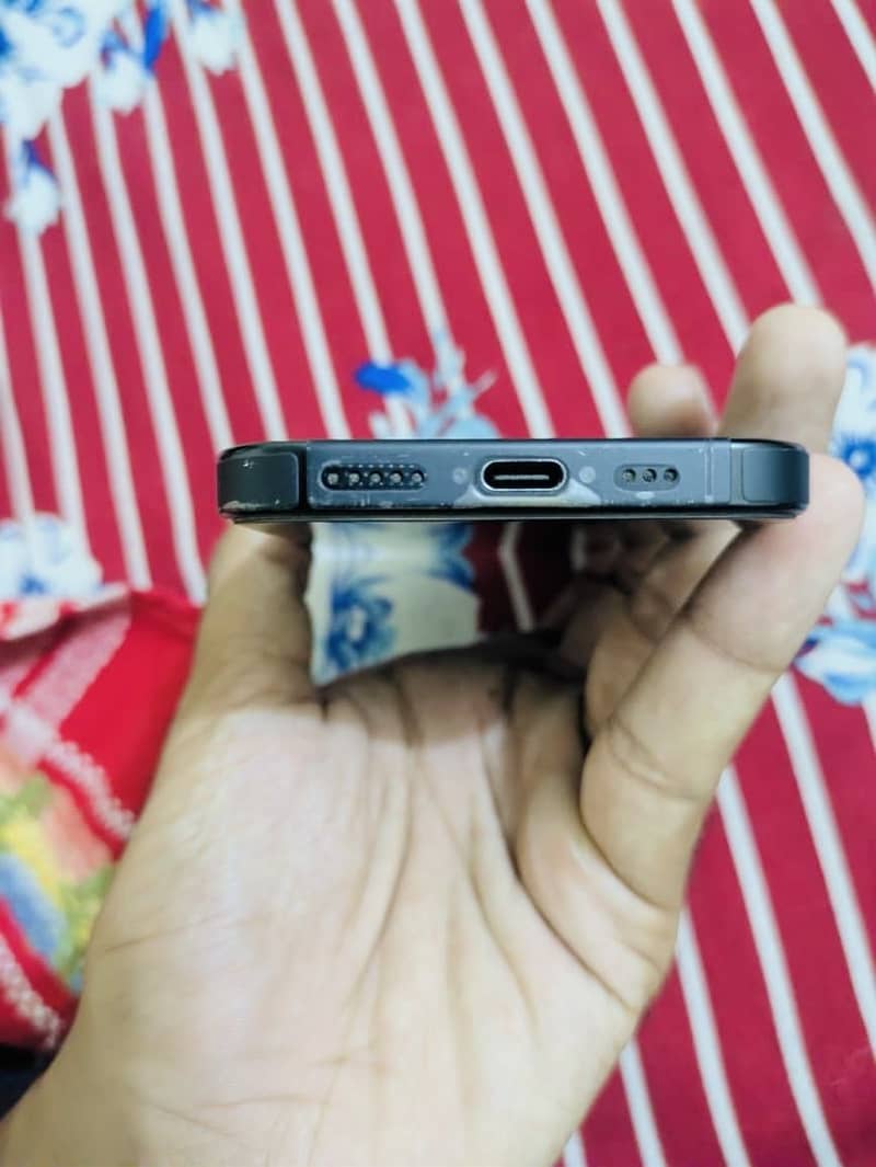 Apple iPhone 16 Pro 6