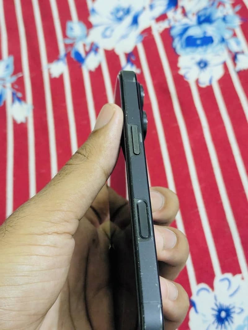 Apple iPhone 16 Pro 8