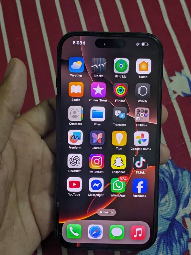 Apple iPhone 16 Pro 9