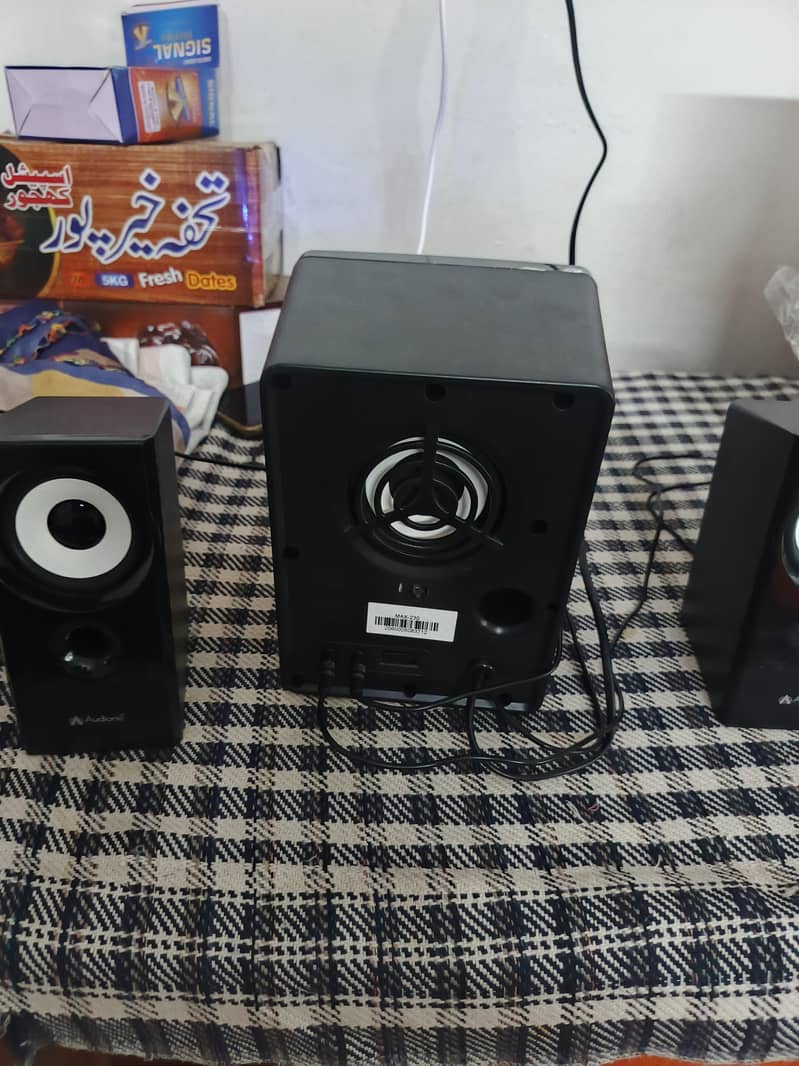 Audionic speakers only box open 1