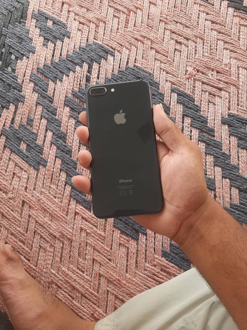 Apple iPhone 8 Plus 1