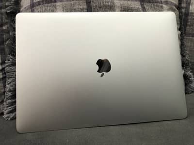 MacBook Pro 2018 Model, 15 Inch, Core i7