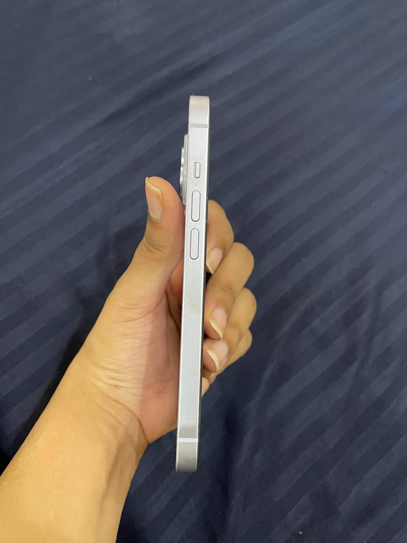 Apple iPhone 14 3
