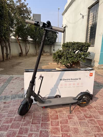 Electric scooty. Xiomi S1