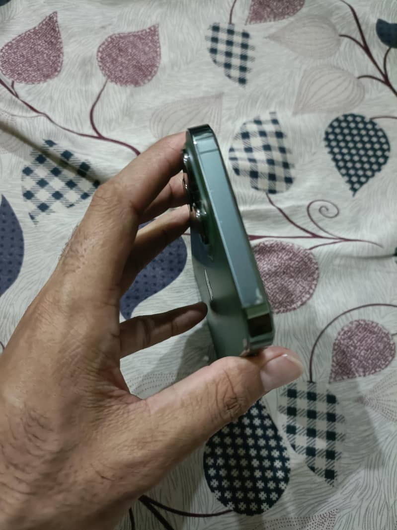 iPhone 13 Pro Max 4