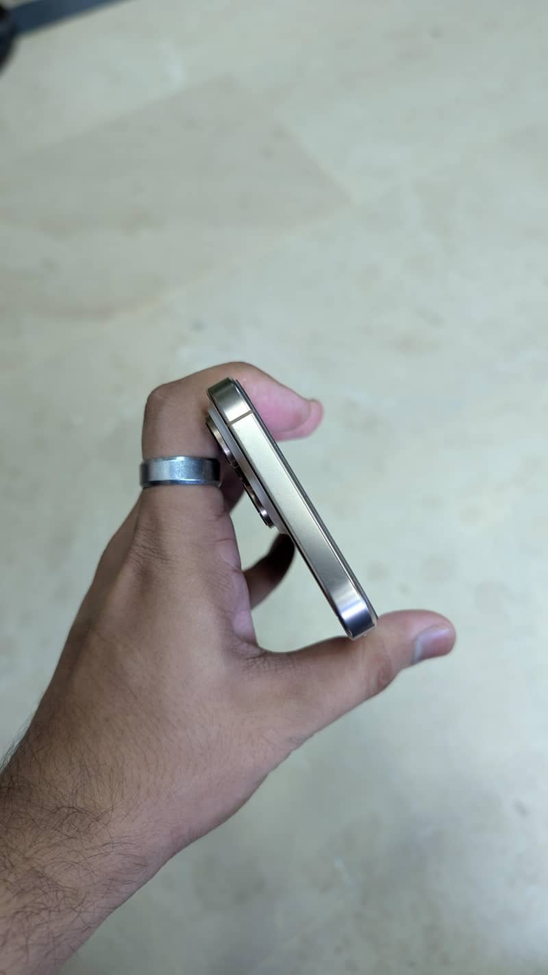Apple iPhone 16 Pro Max 2
