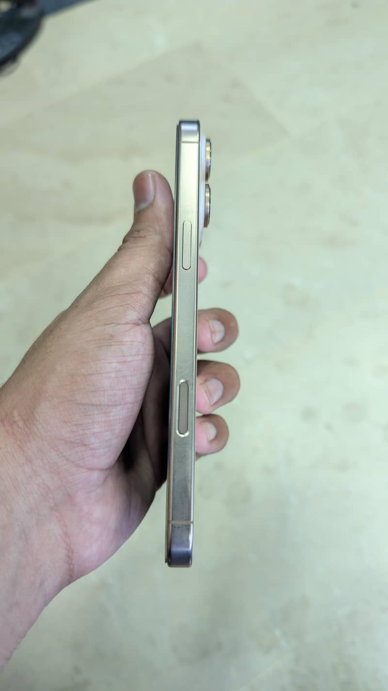 Apple iPhone 16 Pro Max 3