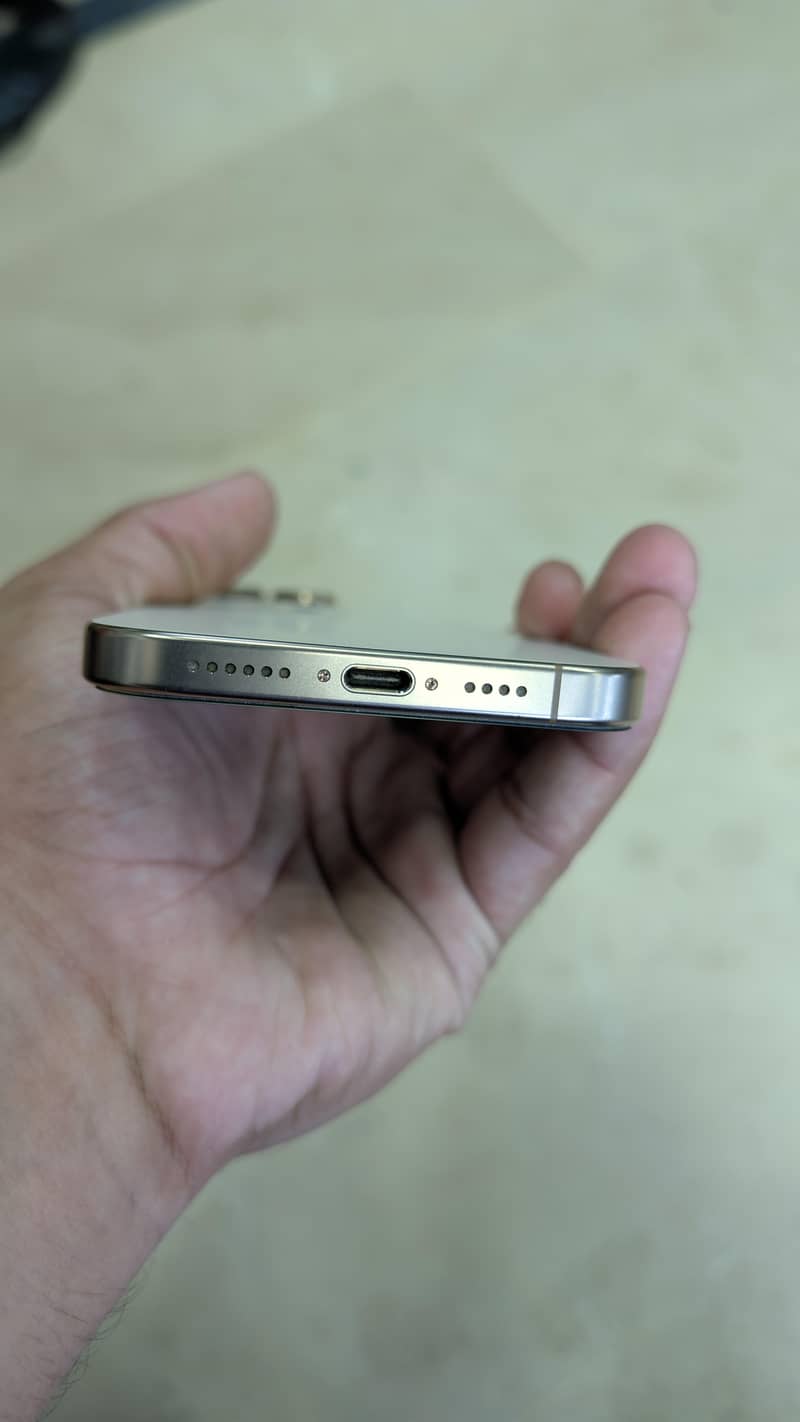 Apple iPhone 16 Pro Max 5