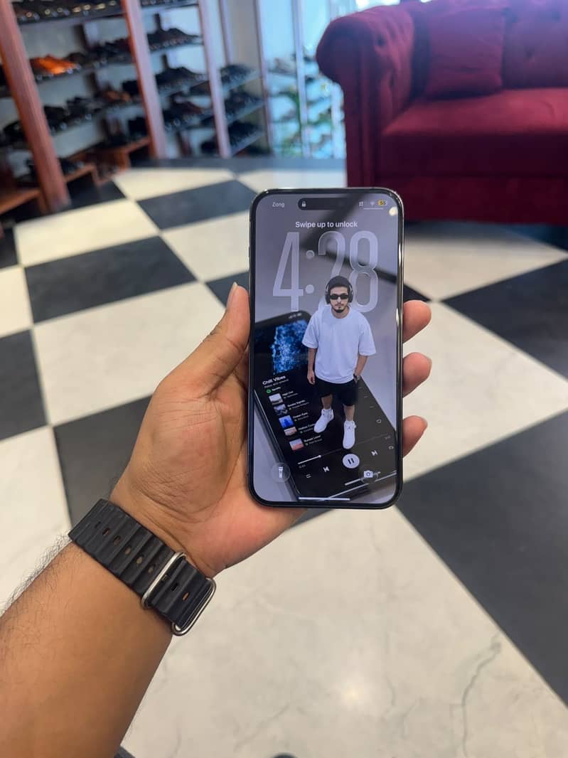 Apple iPhone 14 Pro Max 4