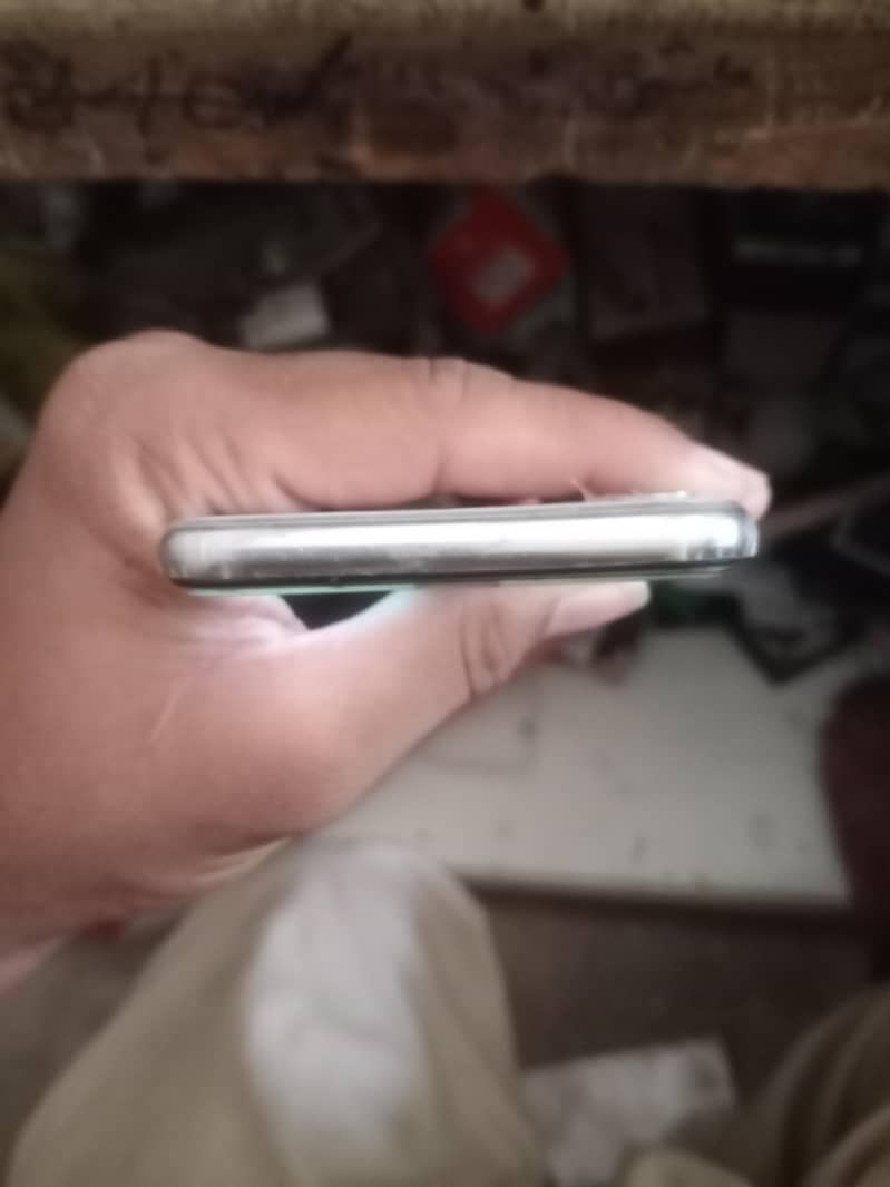Apple iPhone X 3