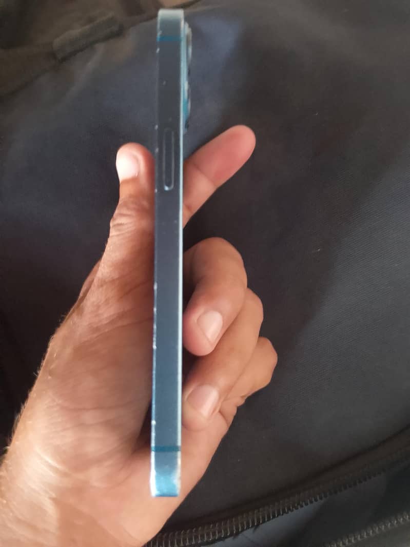 Apple iPhone 13 2