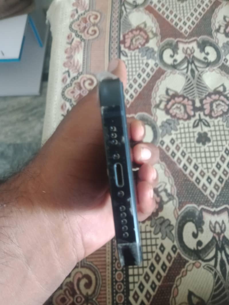 Apple iPhone 13 1