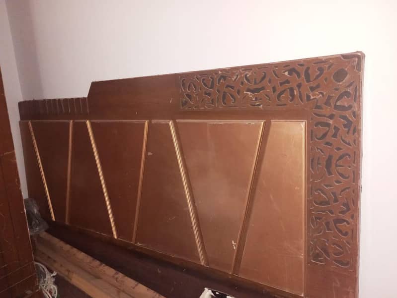 Queen size bed 1