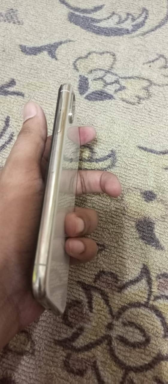 Apple iPhone X 3