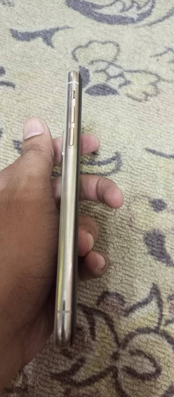 Apple iPhone X 4