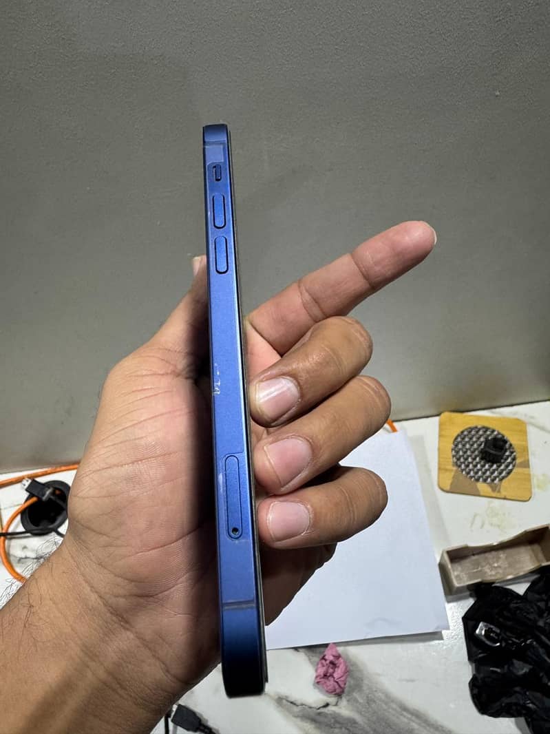 Apple iPhone 12 2