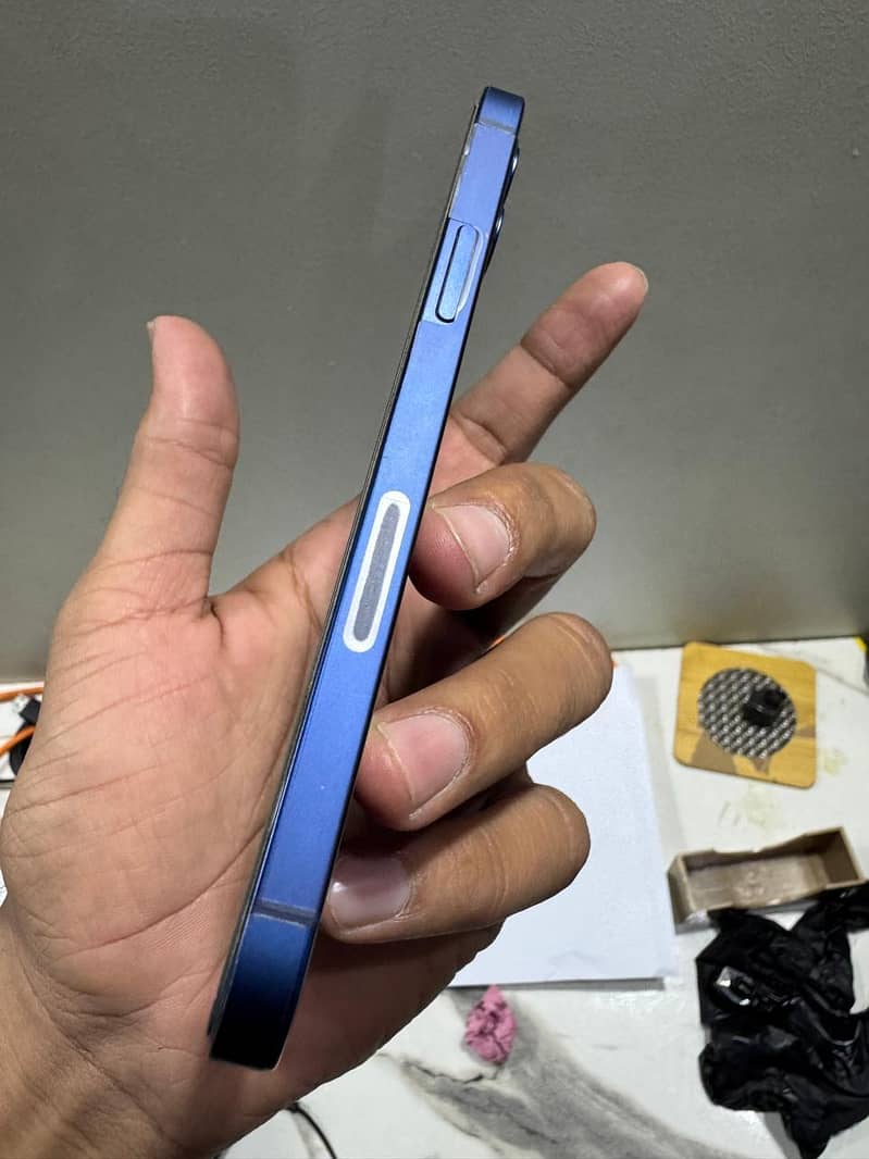 Apple iPhone 12 3