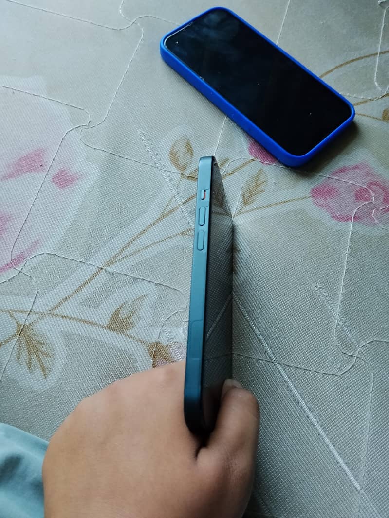 Apple iPhone 14 3