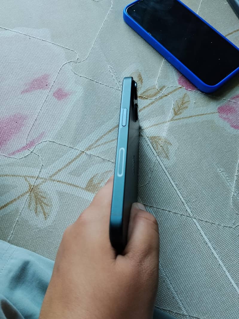 Apple iPhone 14 4