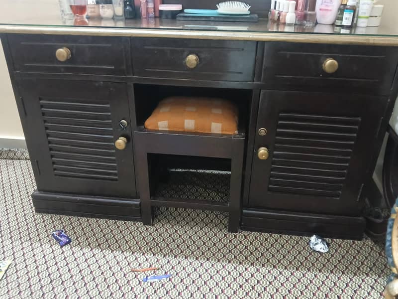 bed. dressing table and 6saeter sofa 1