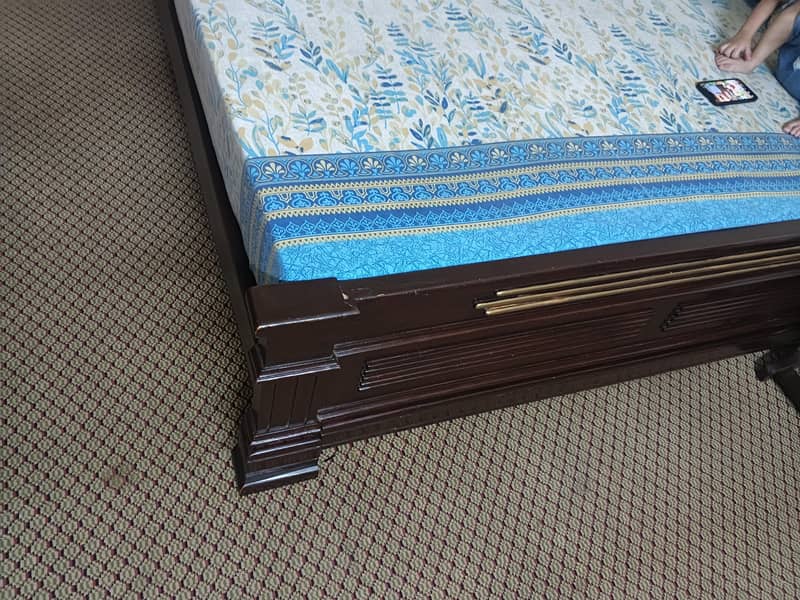 bed. dressing table and 6saeter sofa 2