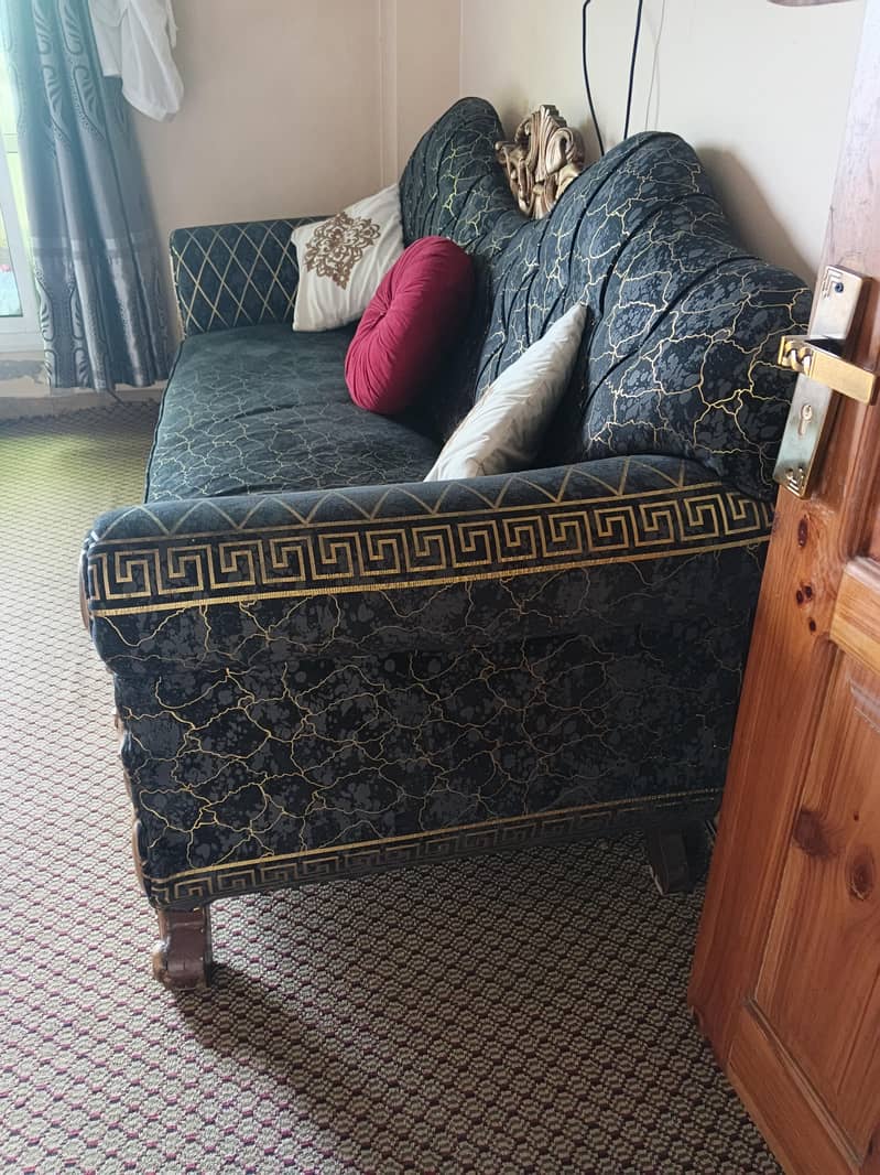 bed. dressing table and 6saeter sofa 3
