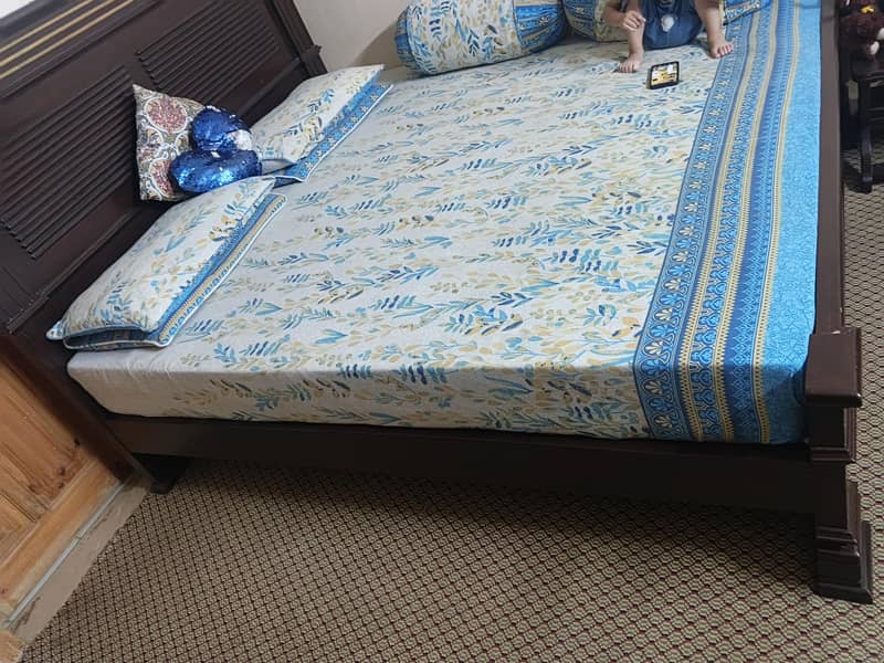 bed. dressing table and 6saeter sofa 5