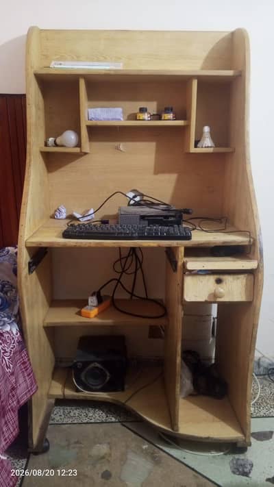 COMPUTER TABLE/TROLEY