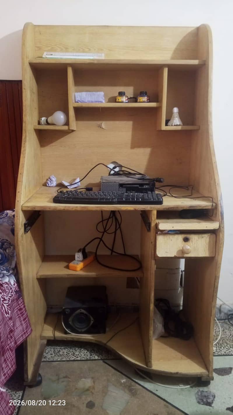 COMPUTER TABLE/TROLEY 0