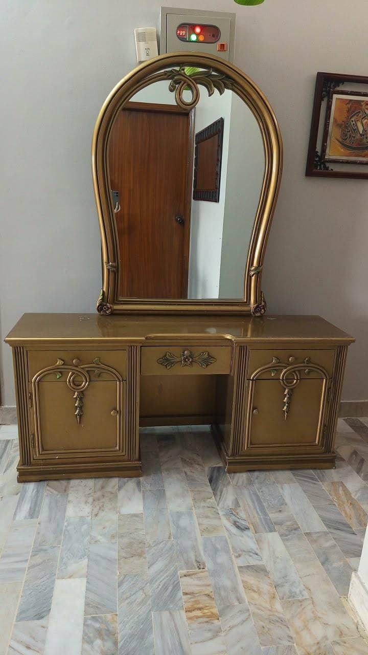 Dressing Table 0