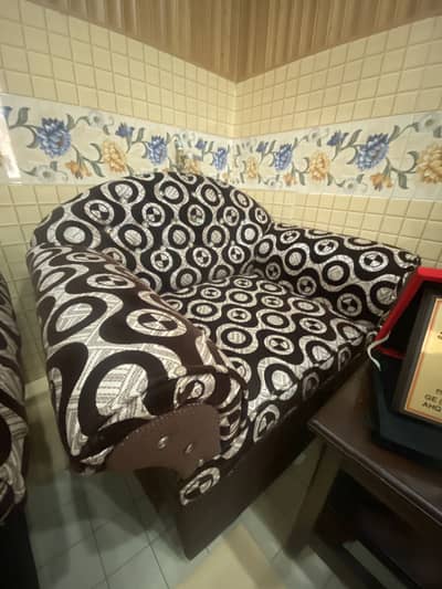 5 Seater Sofa Set (3+1+1) – Good Condition