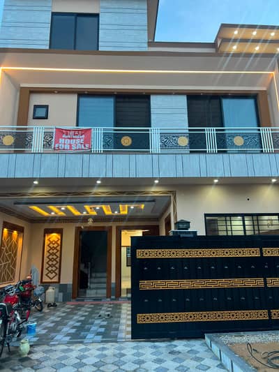 8 MARLA BRAND NEW House For Sale