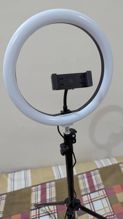 Ring light with stand