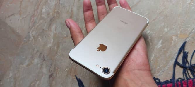 Apple iPhone 7