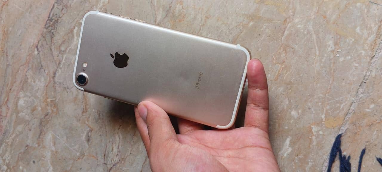 Apple iPhone 7 2
