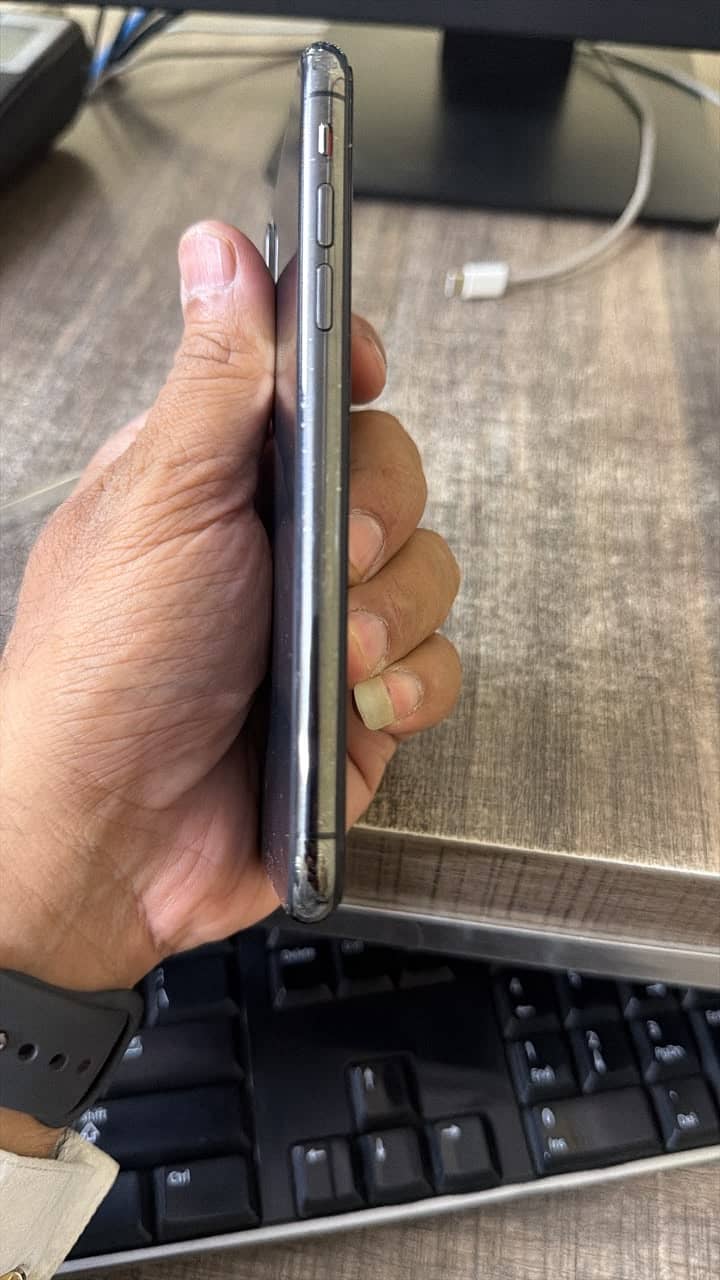 Apple iPhone X 3