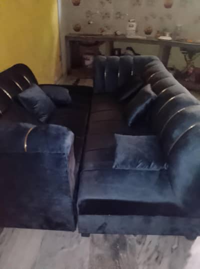 urgent sale  skin golden sofa 6 cotion