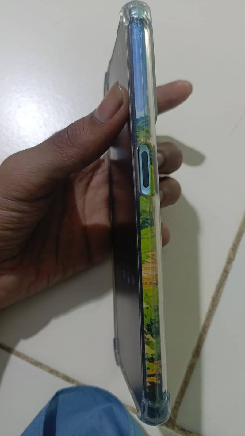 OPPO A76 1