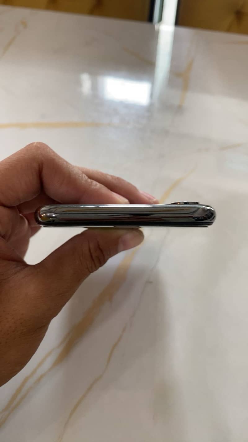 Apple iPhone X 3