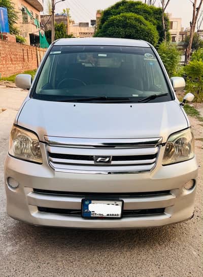 Toyota Noah 2006