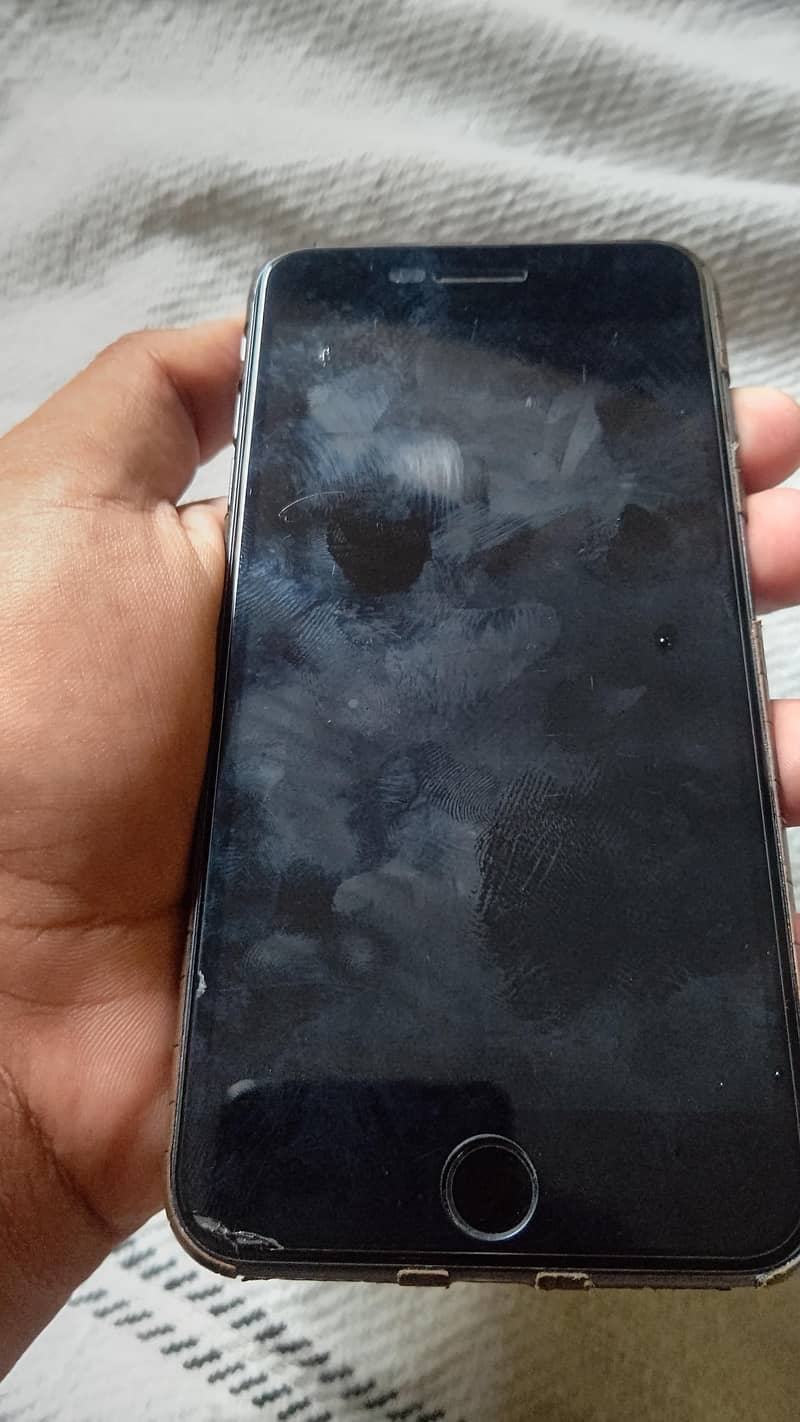 Apple iPhone 8 Plus 4