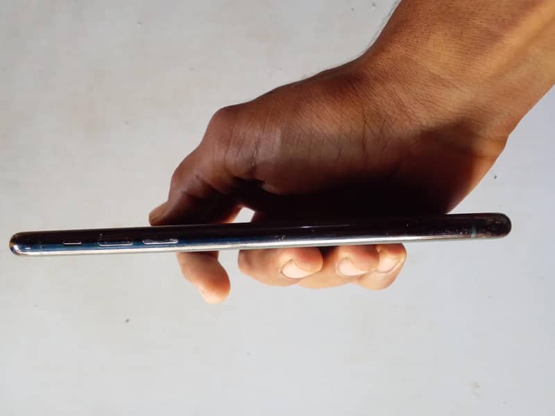 Apple iPhone 11 Pro Max 2