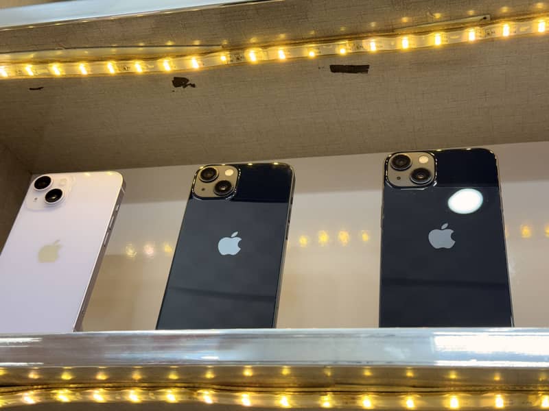 Apple iPhone 13 4