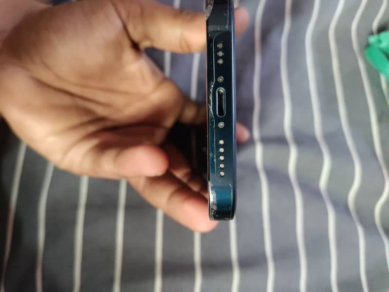 Apple iPhone 13 2