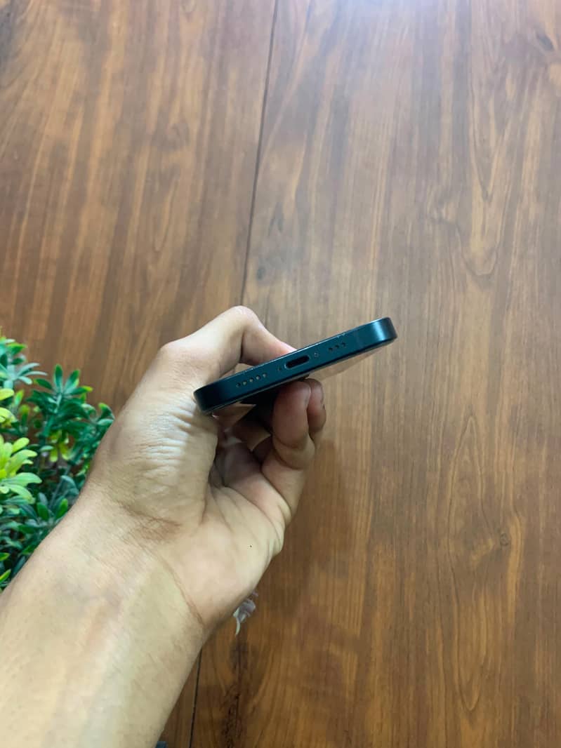 Apple iPhone 14 3