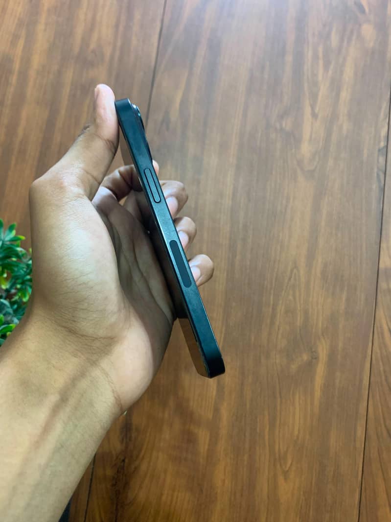 Apple iPhone 14 5