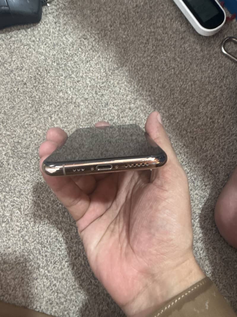 Apple iPhone 11 Pro 4