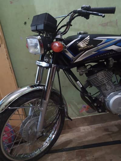 2024 ke and ki bike hai 2025 me ristar hai