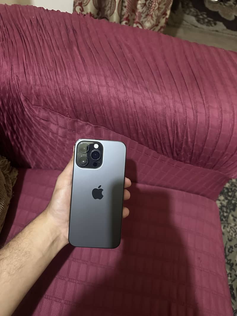 Apple iPhone 14 Pro Max 1