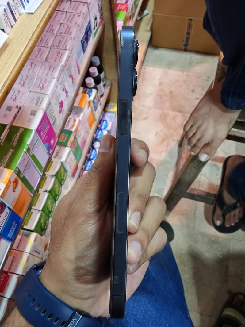Apple iPhone 12 Pro Max 4